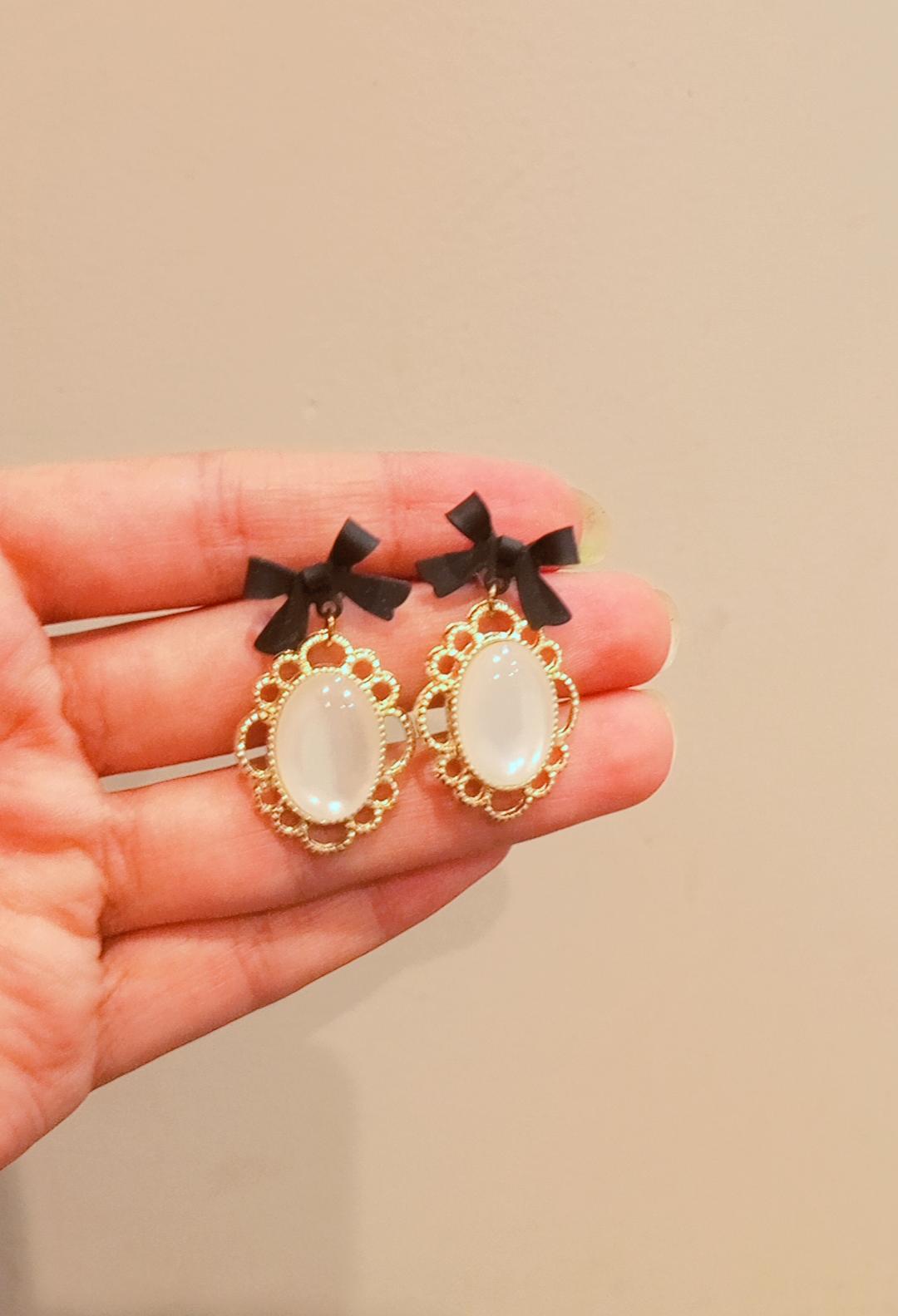 Elegant Vintage Bow Pearl Drop Earrings