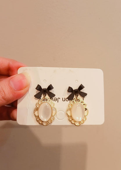 Elegant Vintage Bow Pearl Drop Earrings