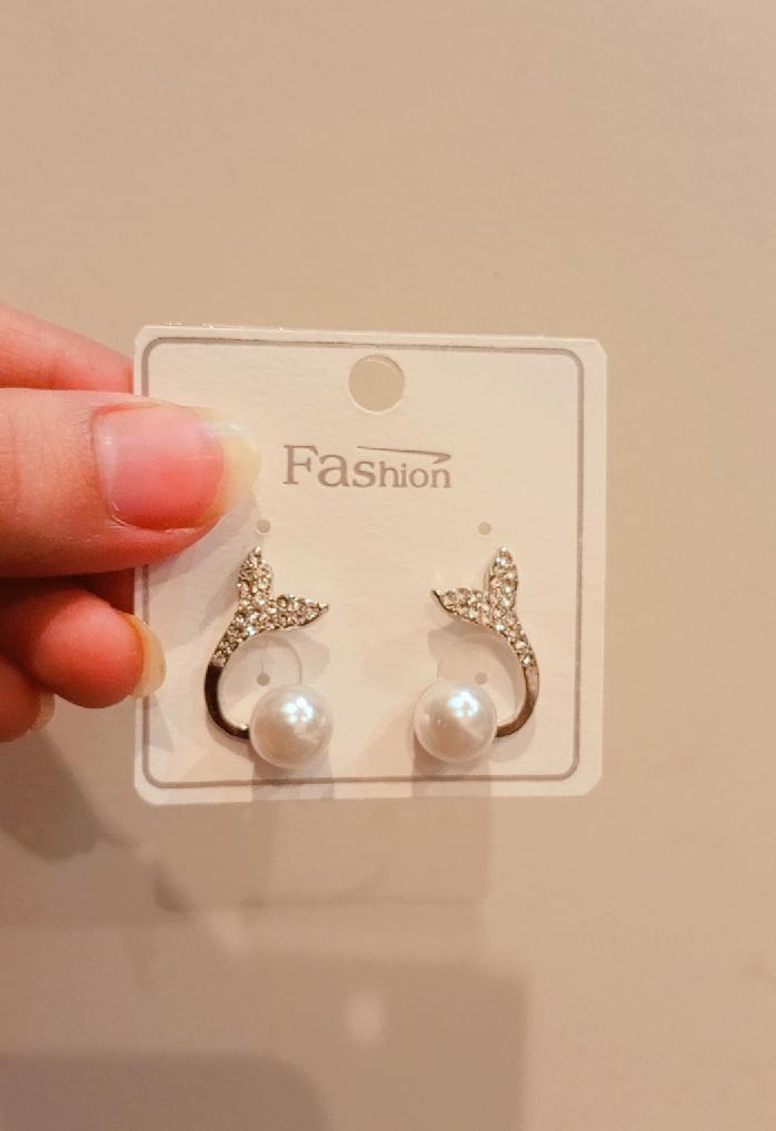 Elegant Mermaid Tail Pearl Stud Earrings